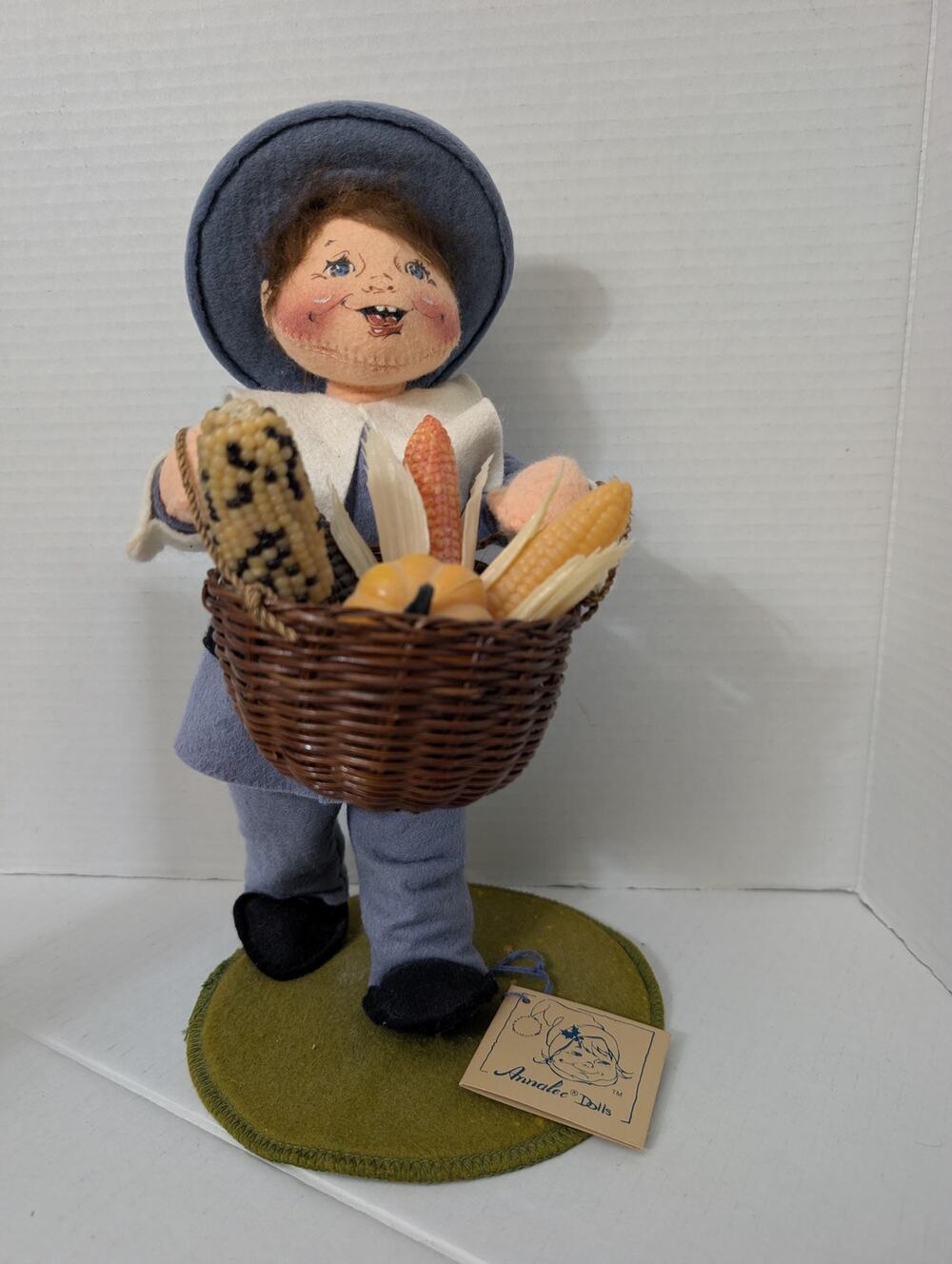 1993 Annalee 12inch Pilgrim Boy With Basket